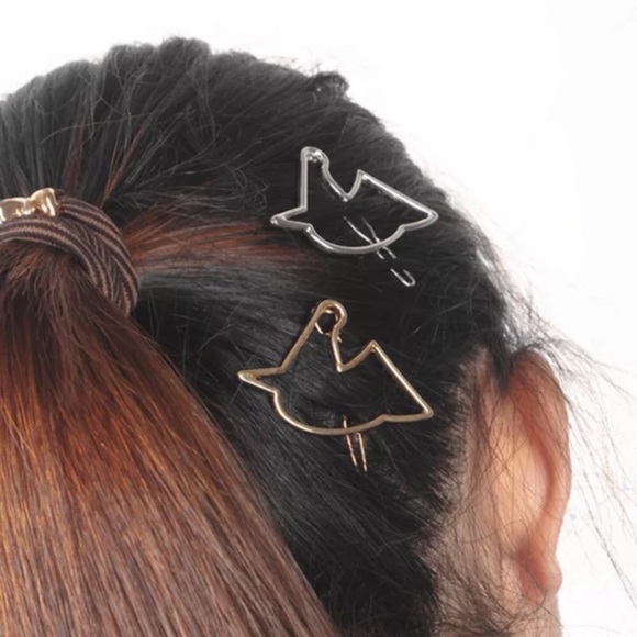 Back in stock set of two Unicorn hair clips 🦄 - Picture 2 of 4